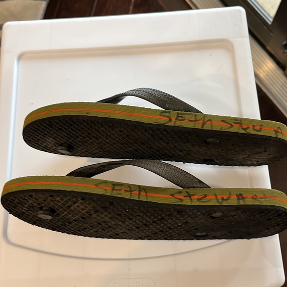 Men’s size 9 1/2 flip-flop shower shoes. Great for your feet - Picture 5 of 5